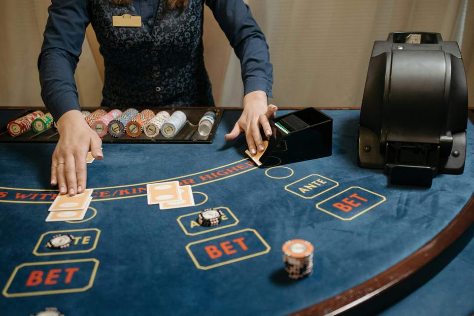 How Casino Games Evolved from Offline to Online